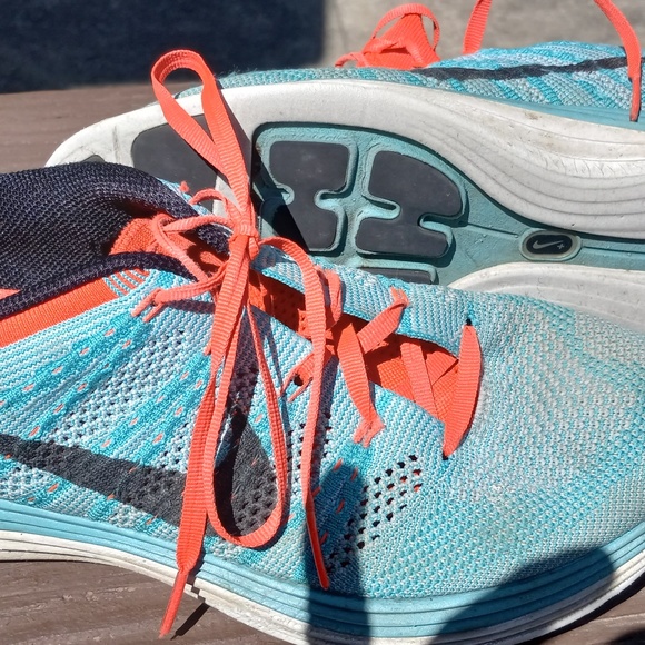 Nike women's tennis shoes 8.5 - Picture 4 of 4